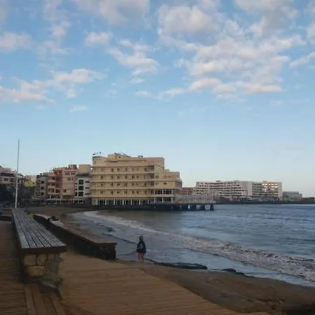 Avenida Jose Miguel Galvan Bello * El Médano