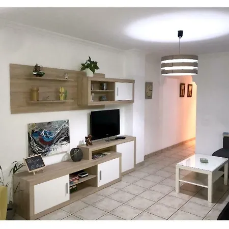 Avenida Jose Miguel Galvan Bello 公寓 *